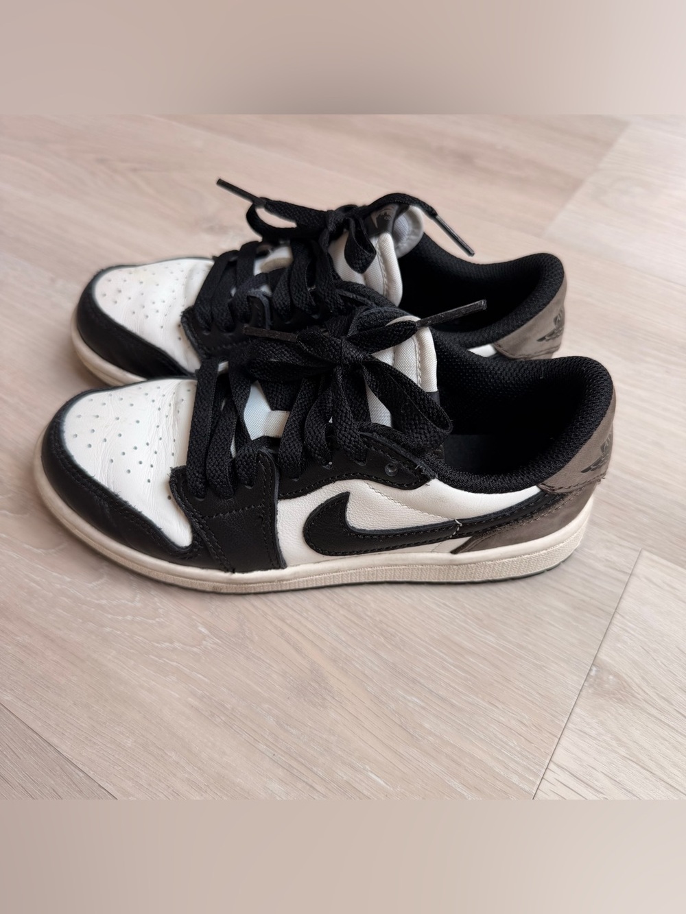 Nike Jordan Black, White, army green Low-Top Sneakers size 13.5